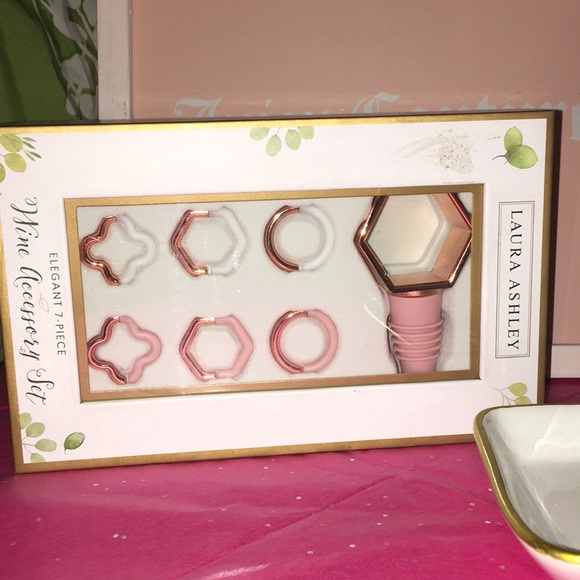 Laura Ashley Accents Envious Laura Ashley Wine Accessory Set Brand